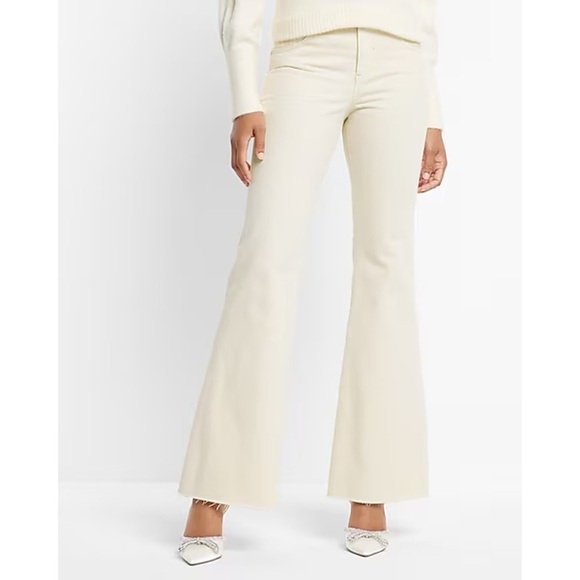 NWT Express 70s Flare Mid Rise Cream Off-White Jeans Sz 4 - Picture 1 of 10